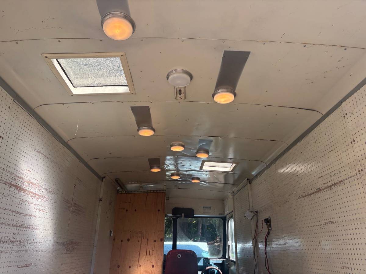 Gmc-p30-1974-white-9