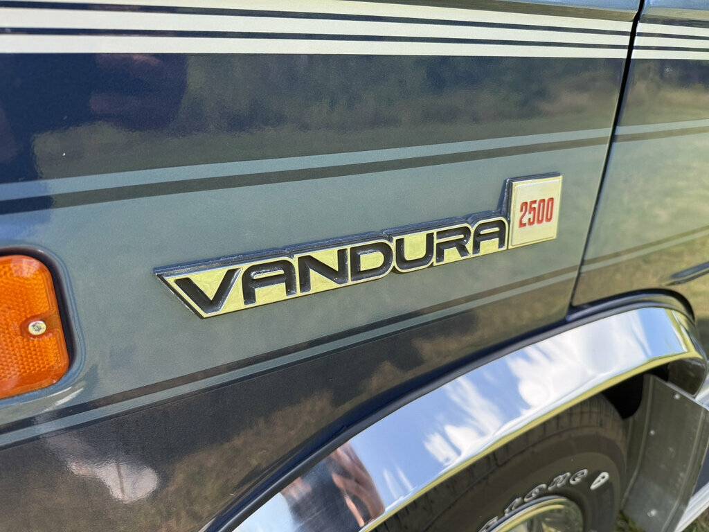 Gmc-rally-wagonvan-1987-blue-13