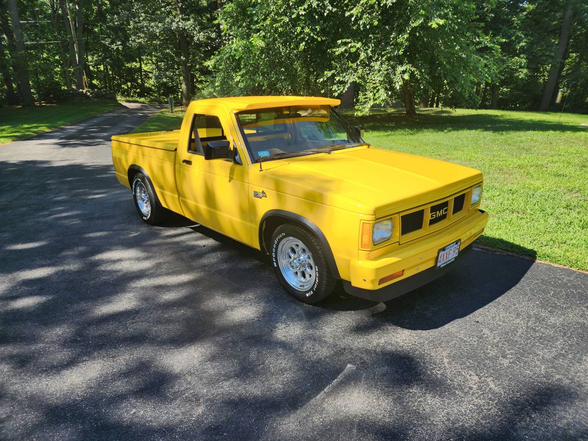 Gmc-s15-1982-yellow-1