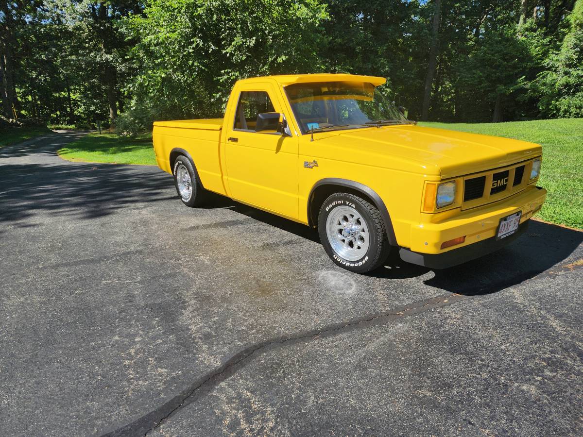 Gmc-s15-1982-yellow-11