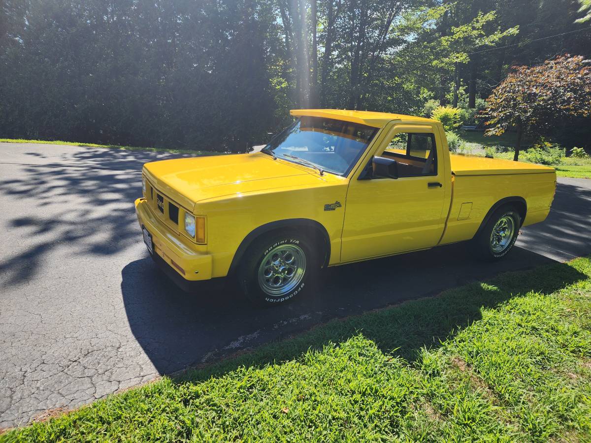 Gmc-s15-1982-yellow-2