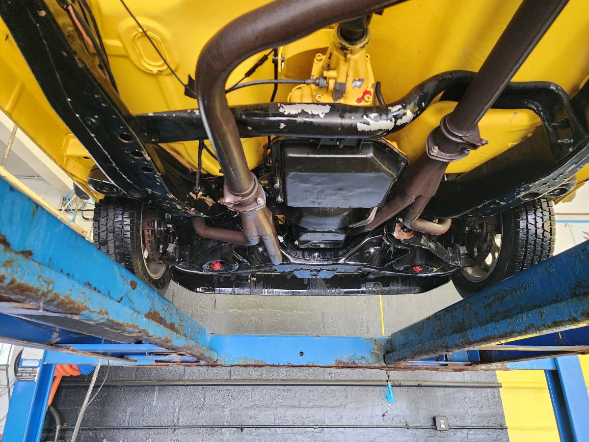 Gmc-s15-1982-yellow-6