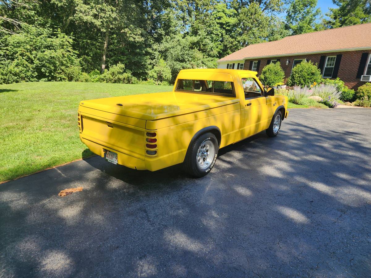 Gmc-s15-1982-yellow-7