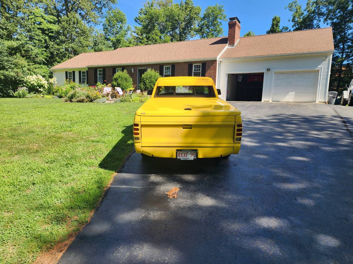 Gmc-s15-1982-yellow-8