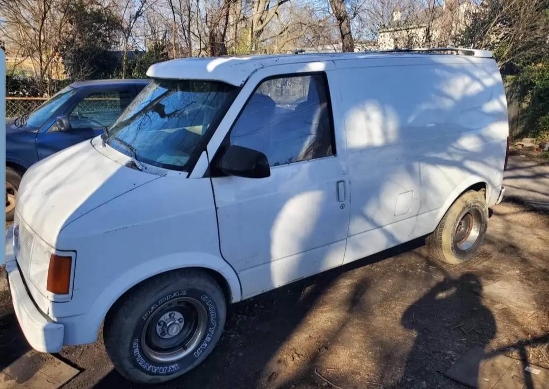 Gmc-safari-van-1985-white-1