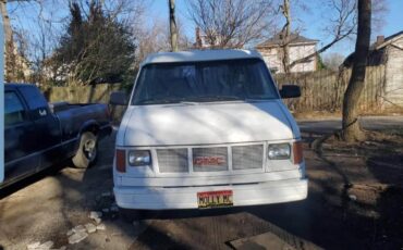 Gmc-safari-van-1985-white-1