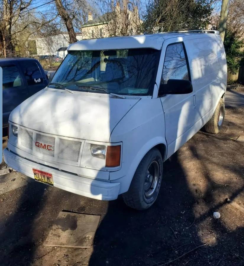 Gmc-safari-van-1985-white-2