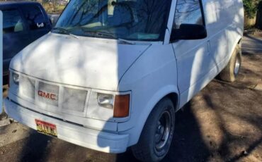 Gmc-safari-van-1985-white-4