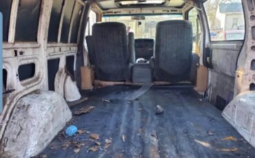 Gmc-safari-van-1985-white-6