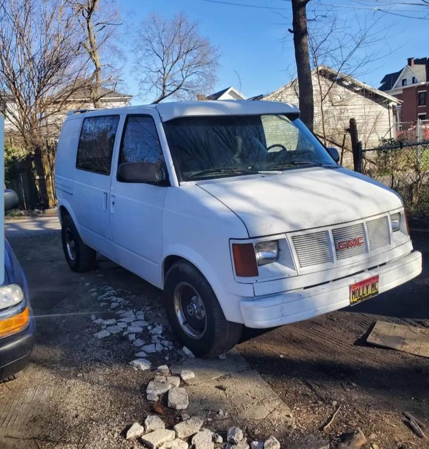 Gmc-safari-van-1985-white