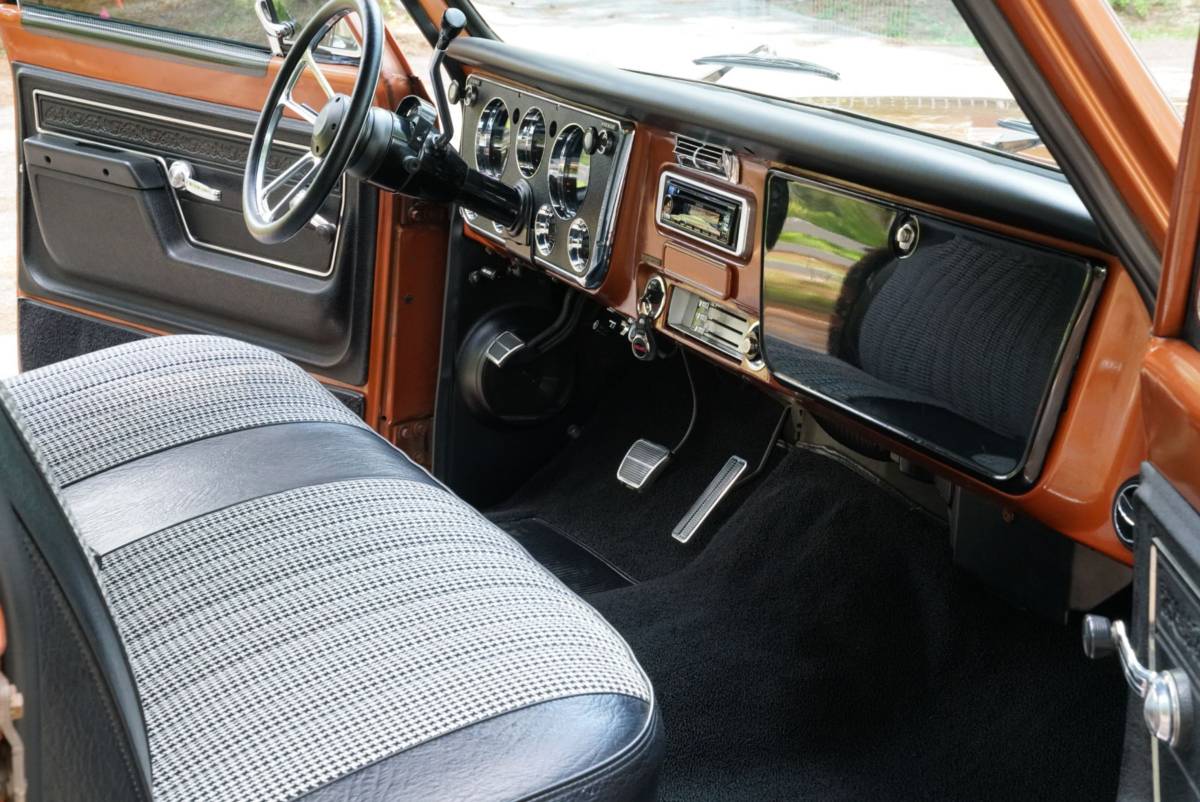 Gmc-sierra-1500-1972-brown-10