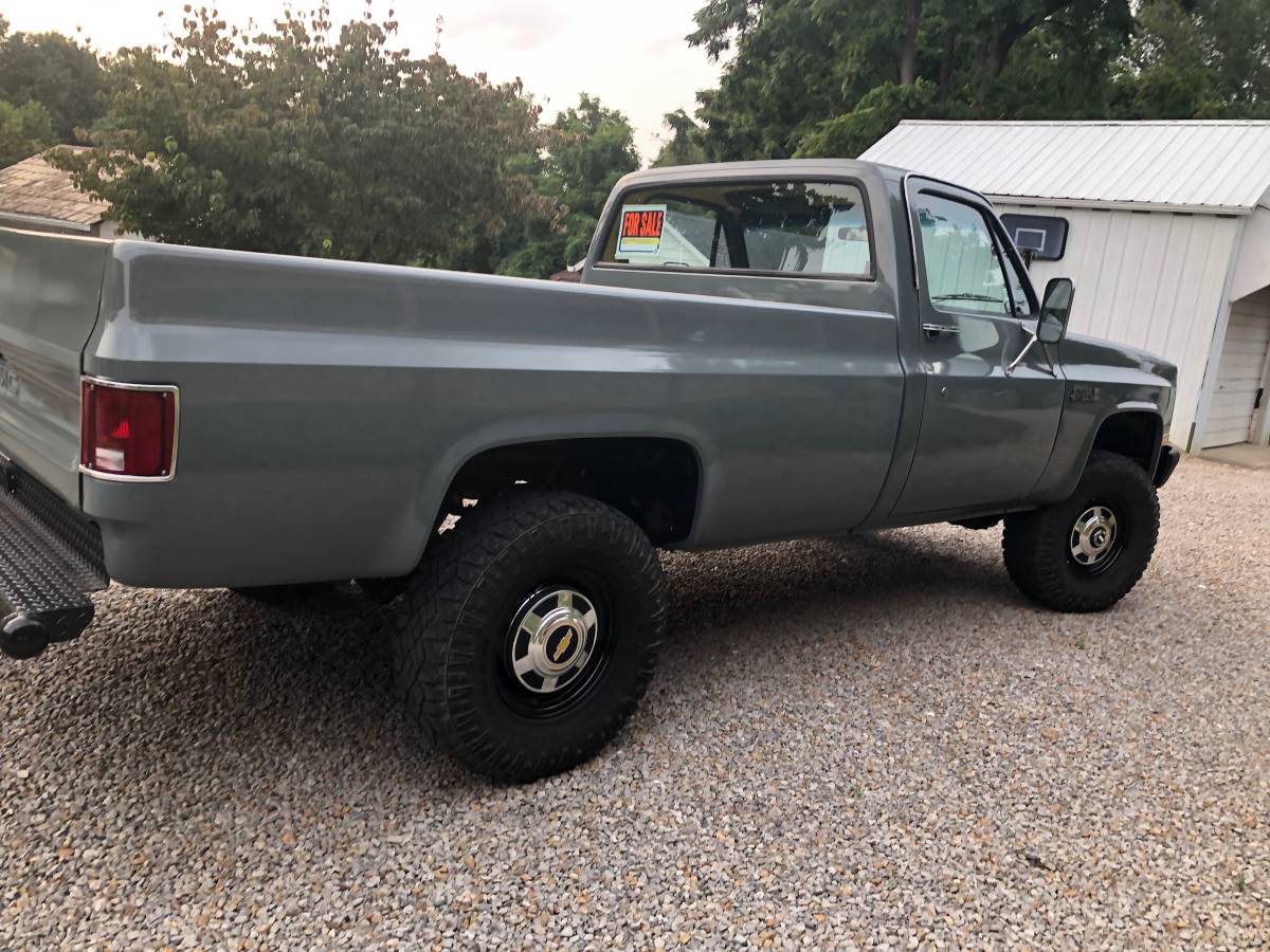 Gmc-sierra-1500-1984-2