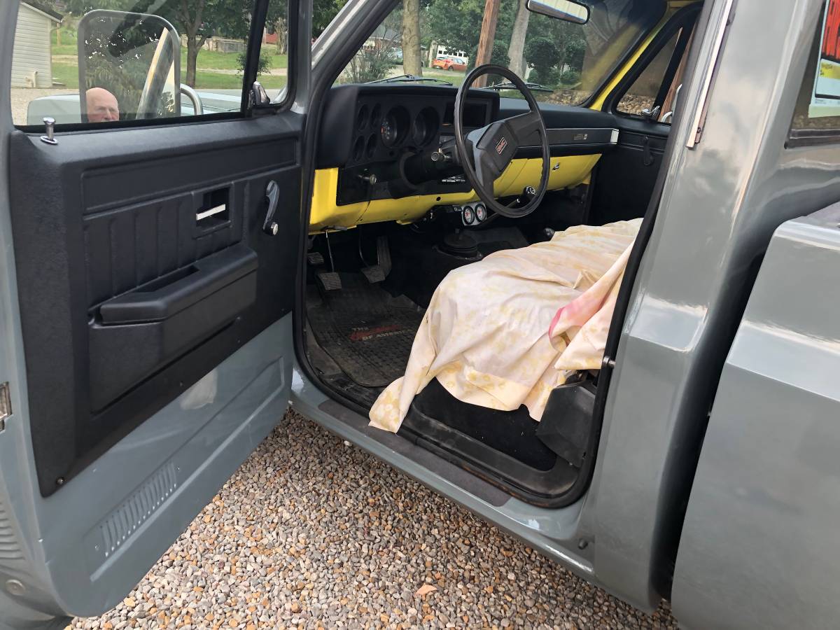 Gmc-sierra-1500-1984-5