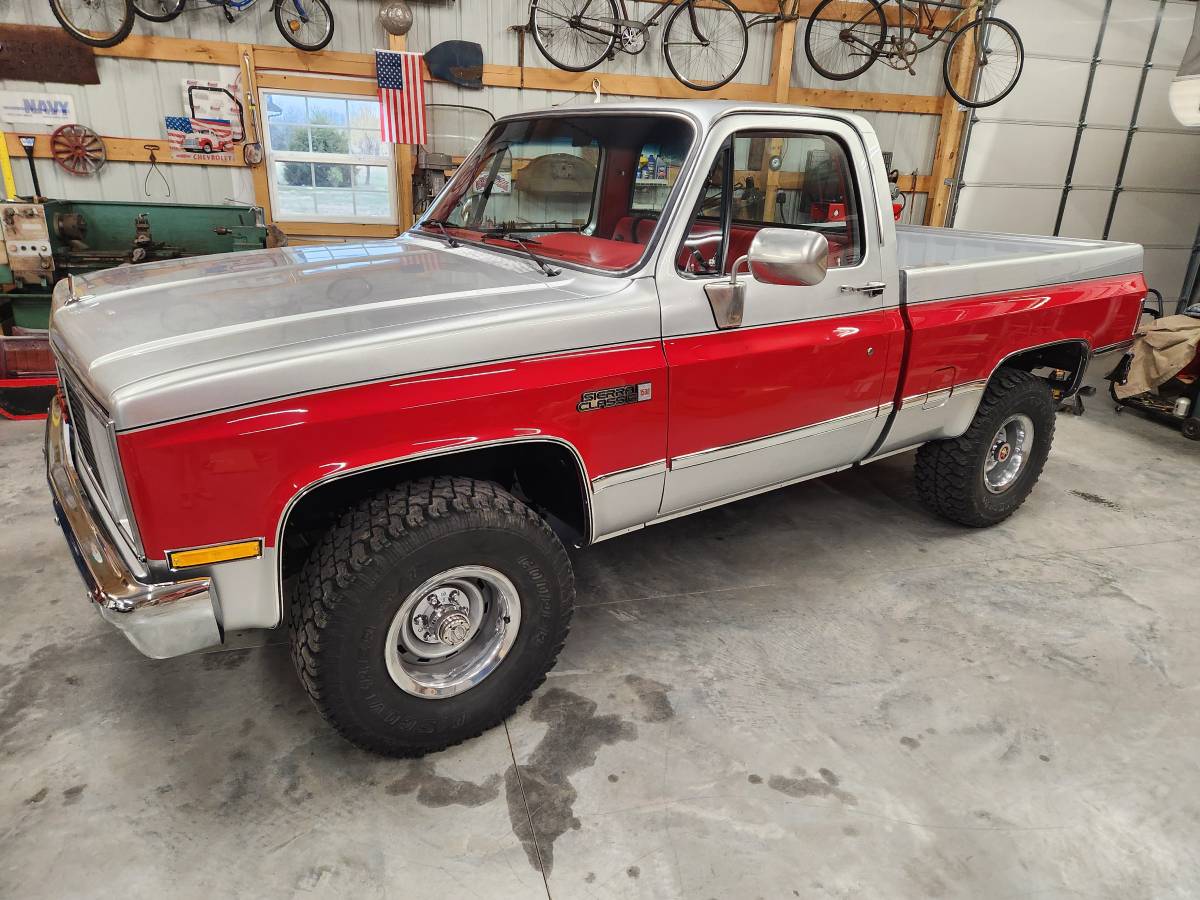 Gmc-sierra-1500-1985-silver-2