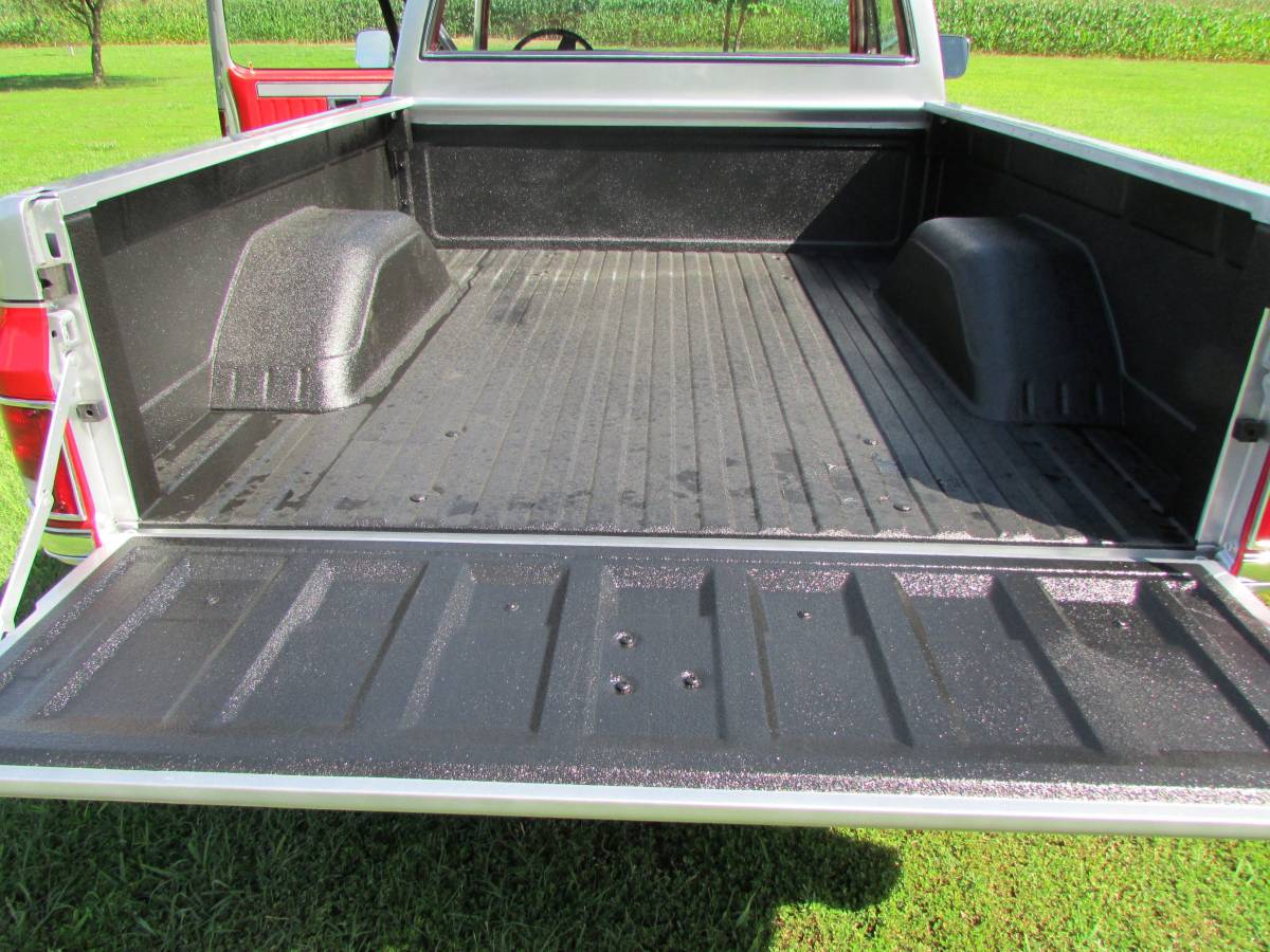 Gmc-sierra-1500-1985-silver-6