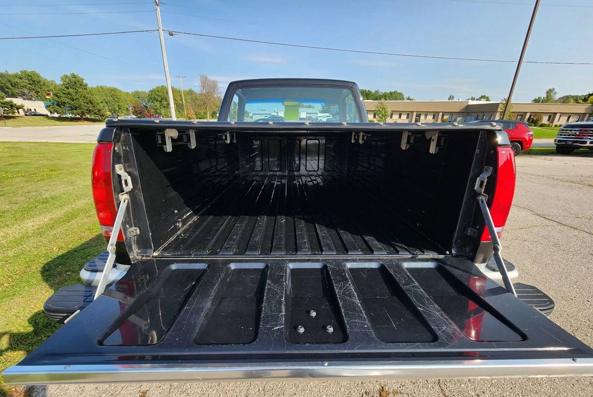 Gmc-sierra-1500-1988-black-6