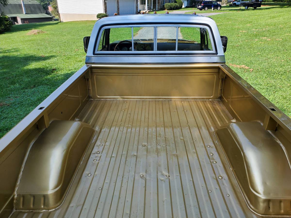Gmc-sierra-1976-custom-7