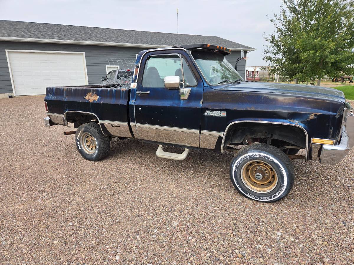 Gmc-sierra-1985-black-1