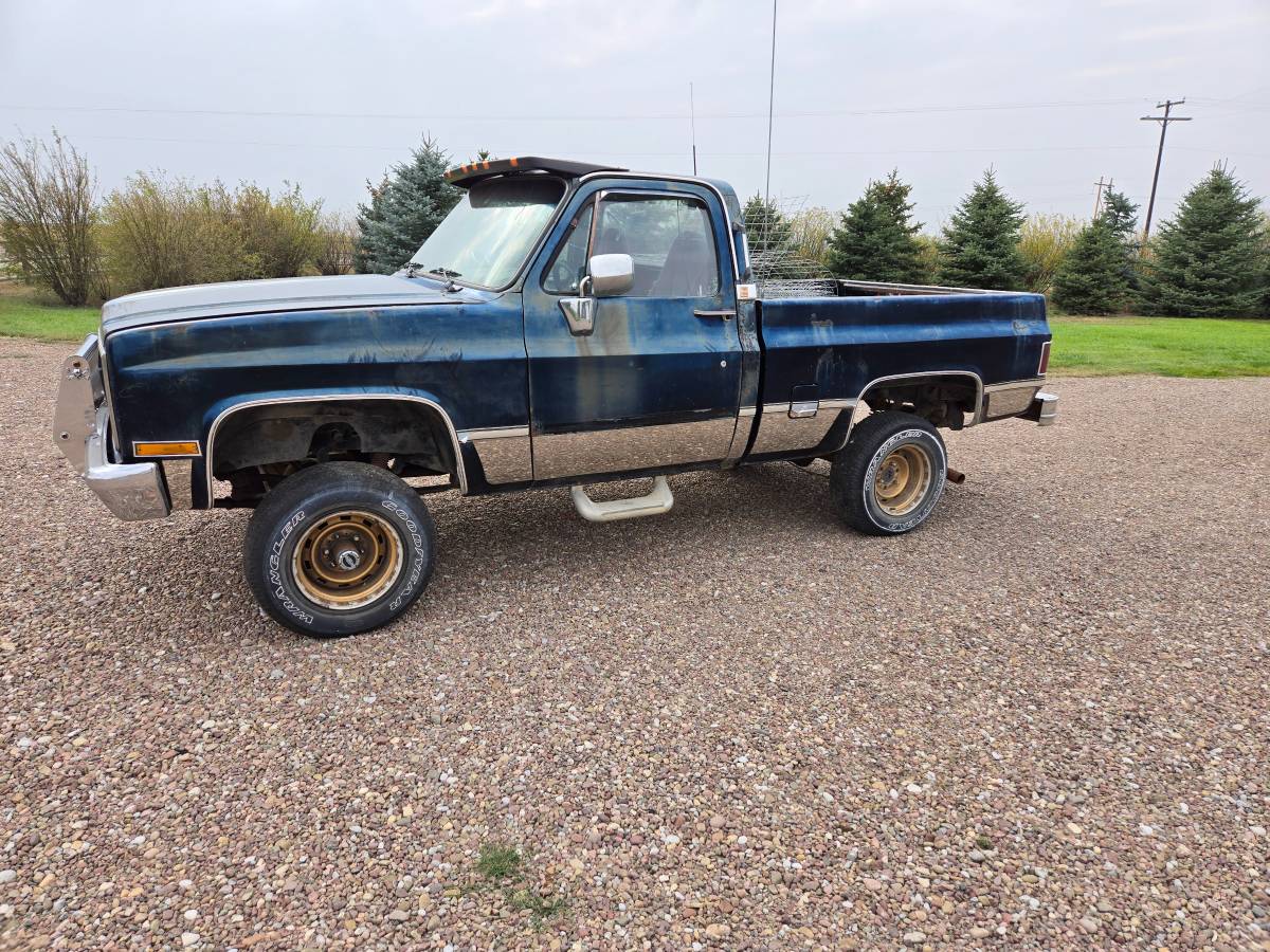 Gmc-sierra-1985-black