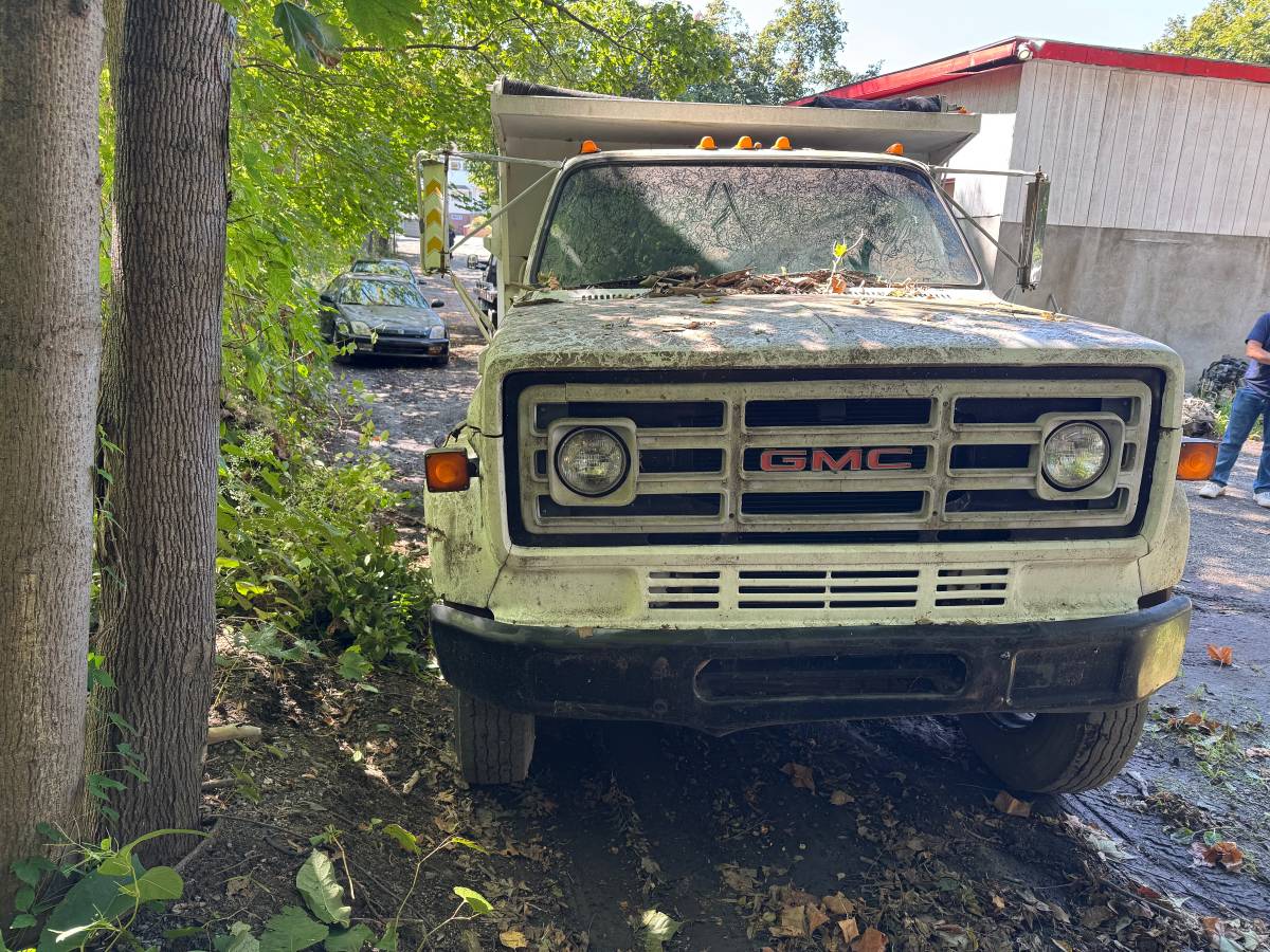 Gmc-sierra-1986-white-8
