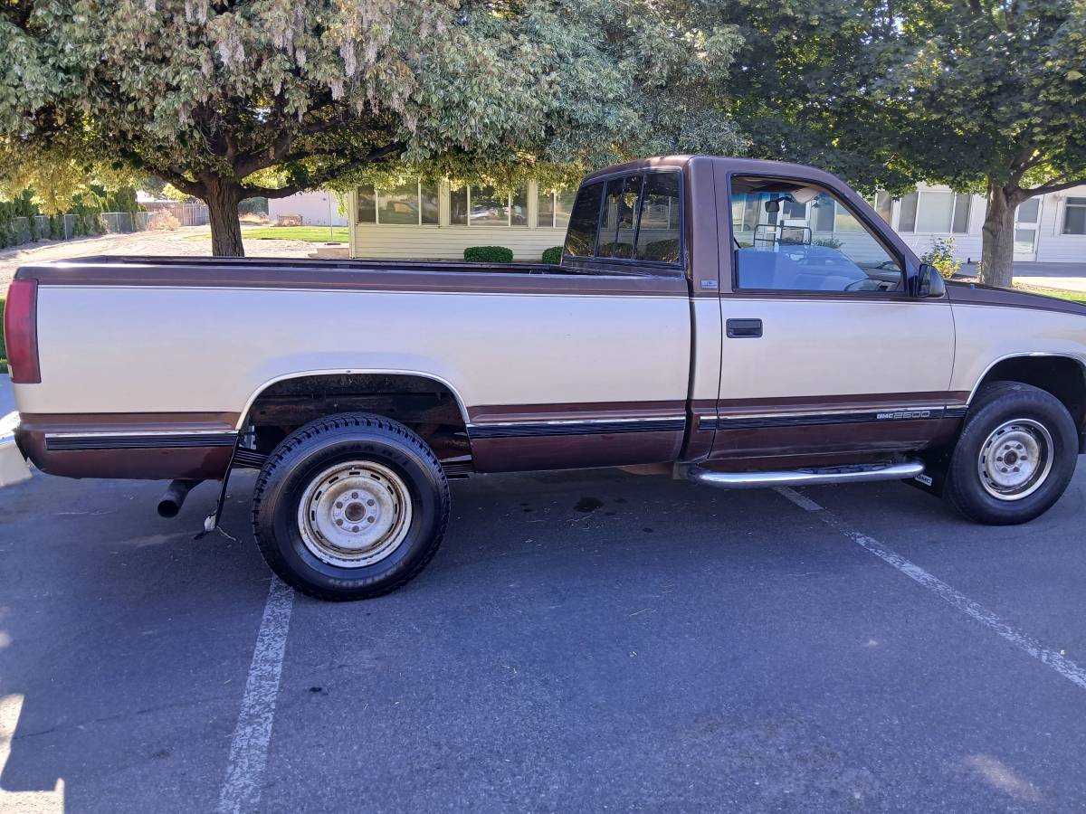Gmc-sierra-2500-1988-custom-6
