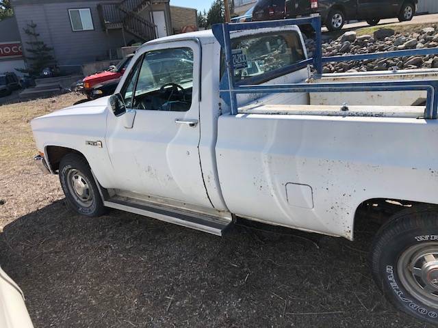 Gmc-sierra-2500hd-1984-white-10