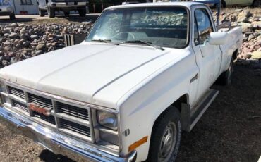 Gmc-sierra-2500hd-1984-white-4