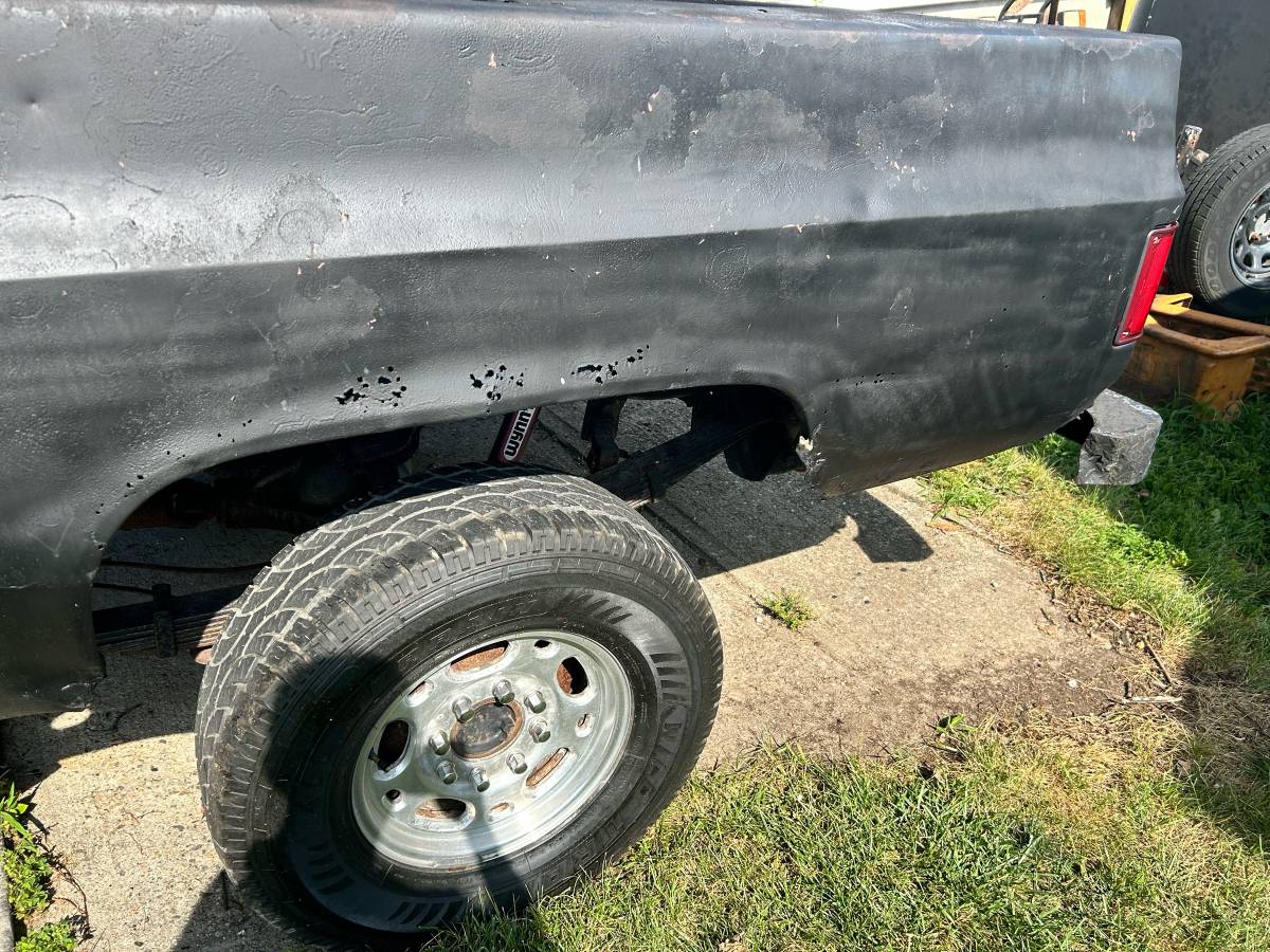 Gmc-sierra-2500hd-1987-black-2