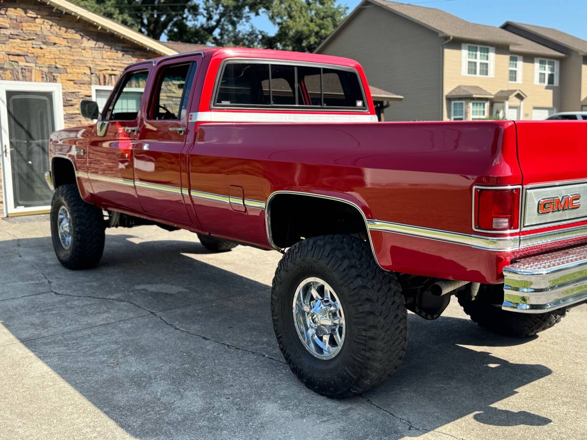Gmc-sierra-3500hd-1986-red-16