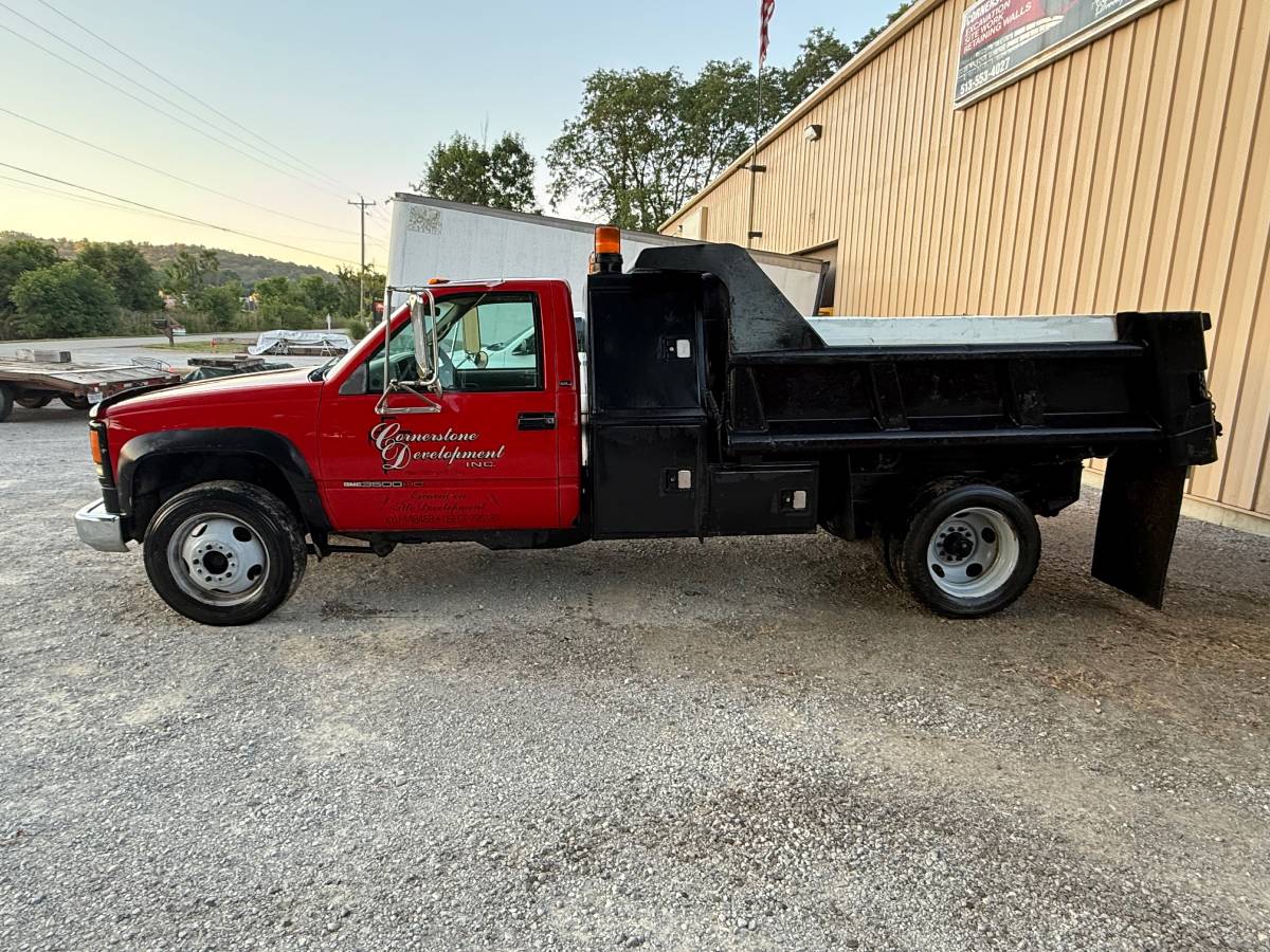 Gmc-sierra-3500hd-1989-red