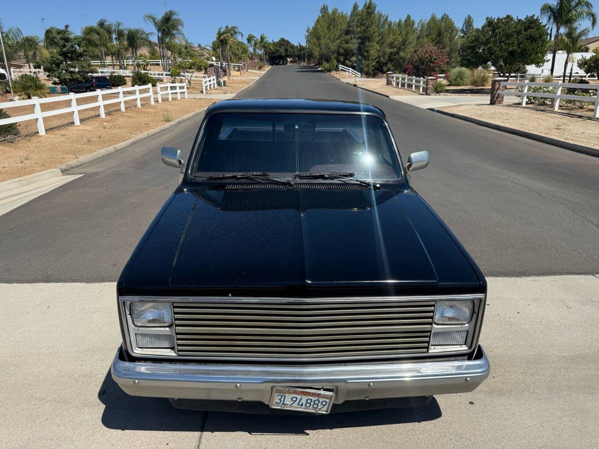 Gmc-sierra-c10-1985-black-1