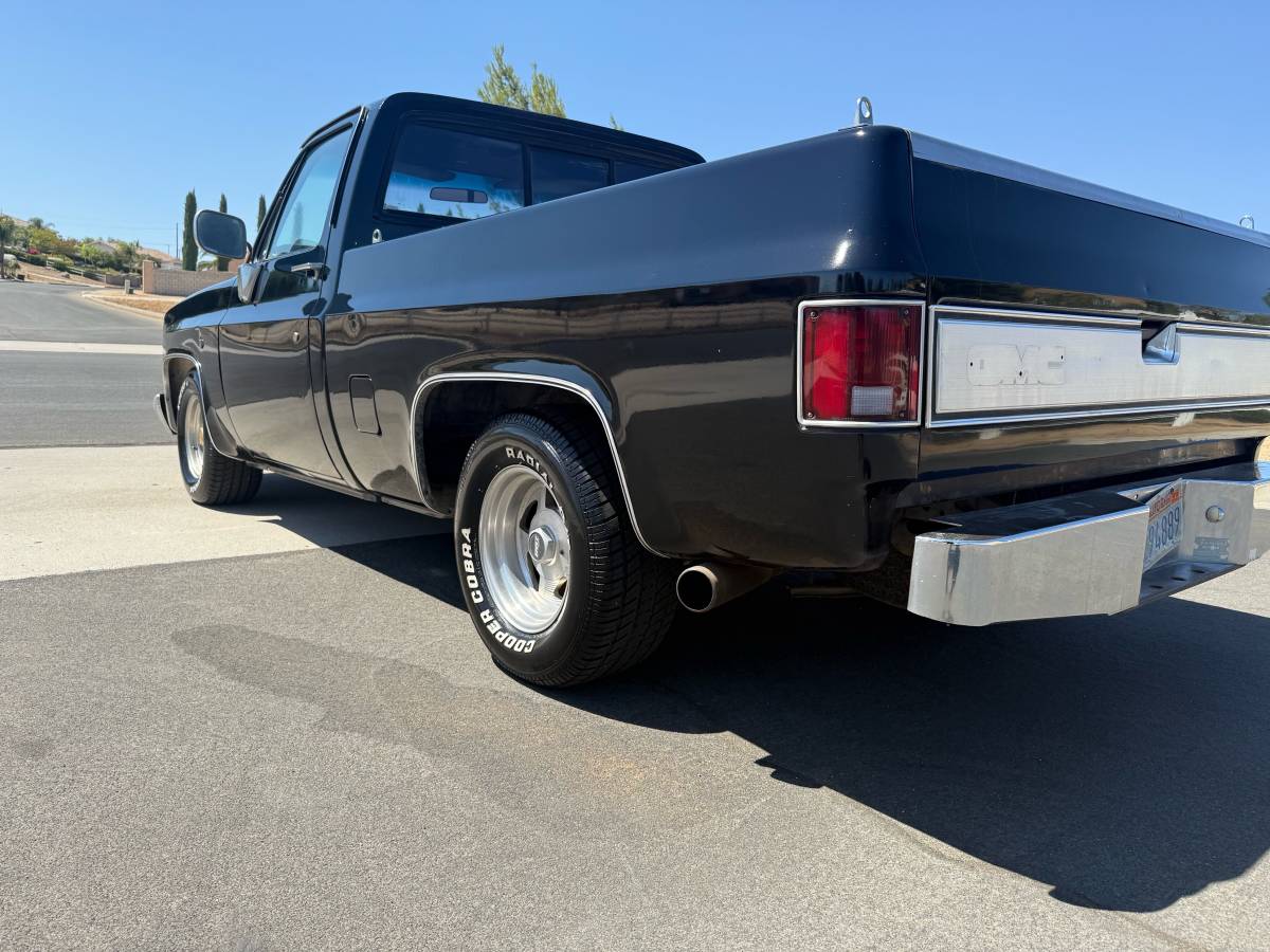 Gmc-sierra-c10-1985-black-2