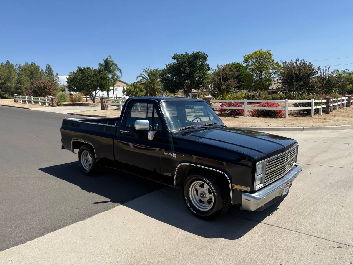 Gmc-sierra-c10-1985-black-4