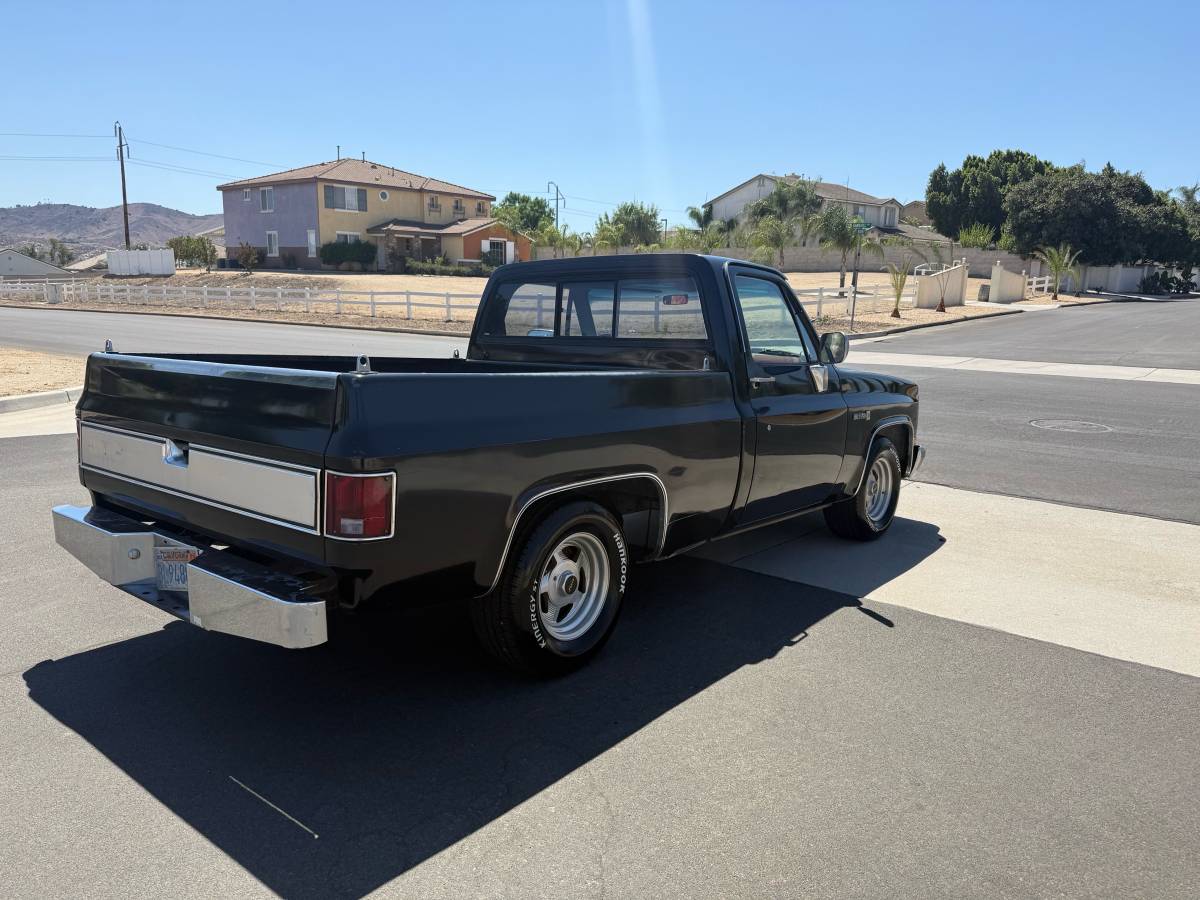 Gmc-sierra-c10-1985-black-5