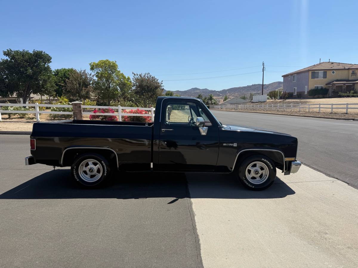 Gmc-sierra-c10-1985-black-6