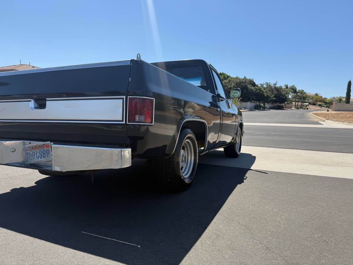Gmc-sierra-c10-1985-black-7