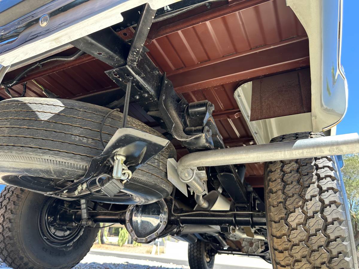 Gmc-sierra-k15-classic-1977-red-11