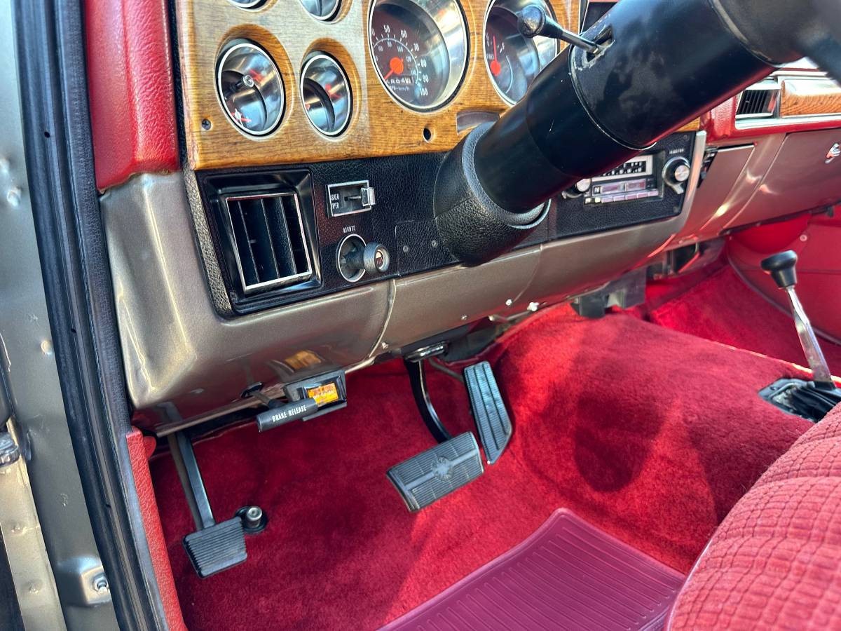 Gmc-sierra-k15-classic-1977-red-12