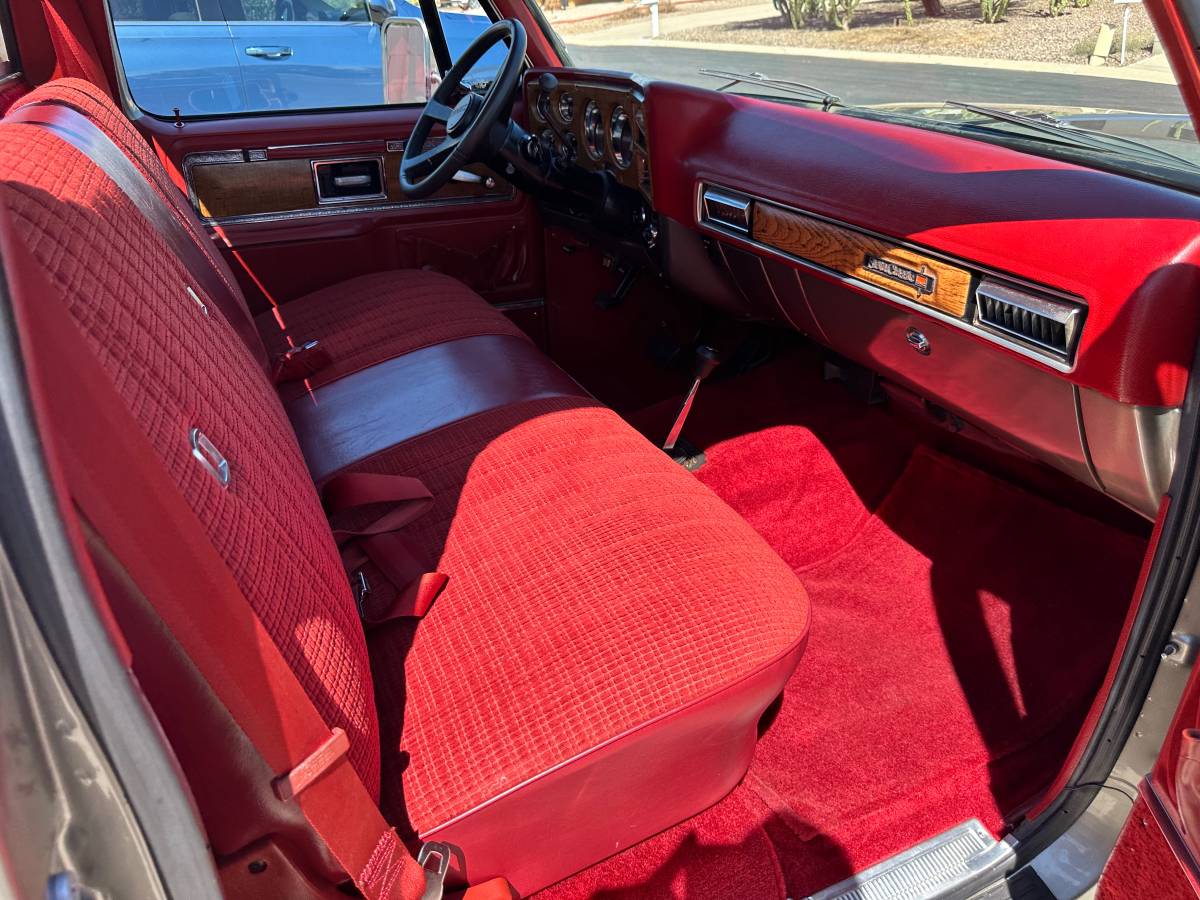 Gmc-sierra-k15-classic-1977-red-17