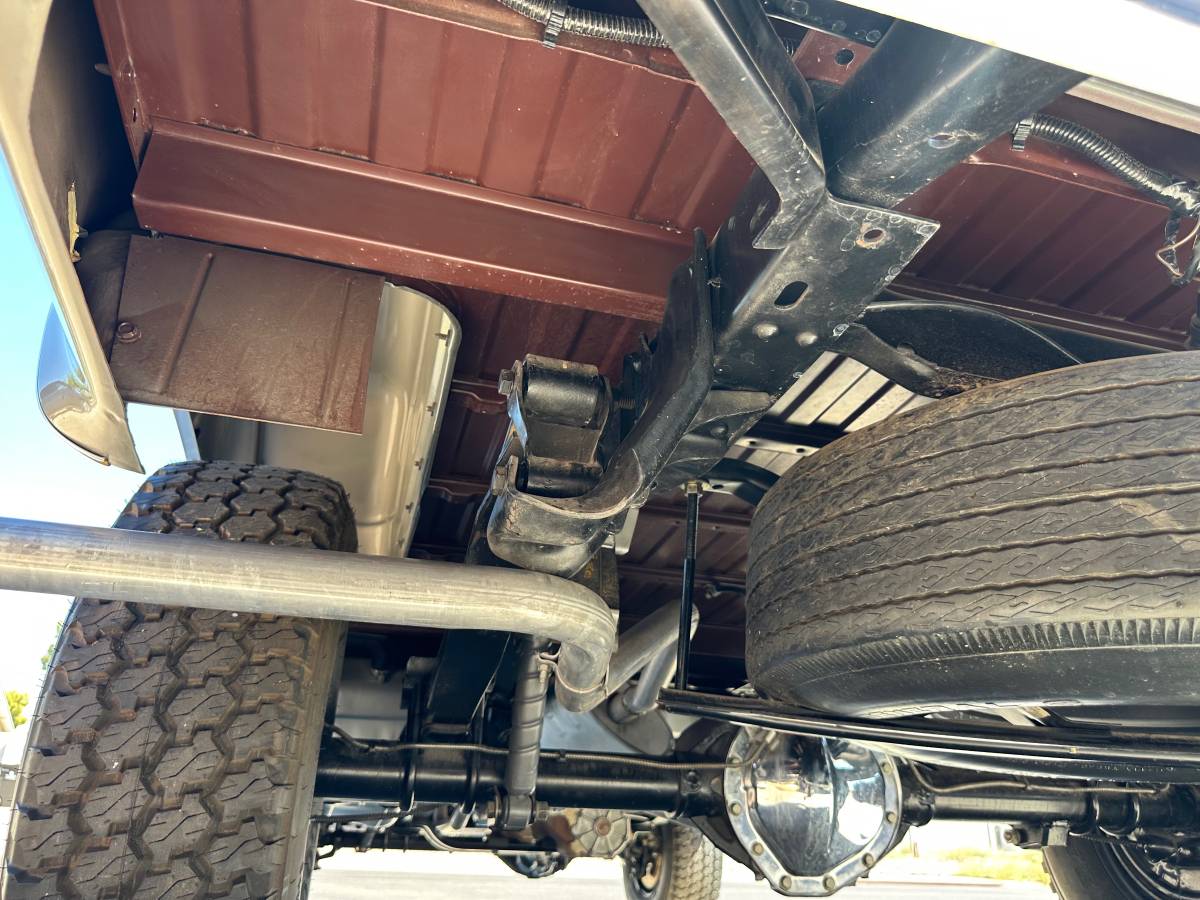 Gmc-sierra-k15-classic-1977-red-18