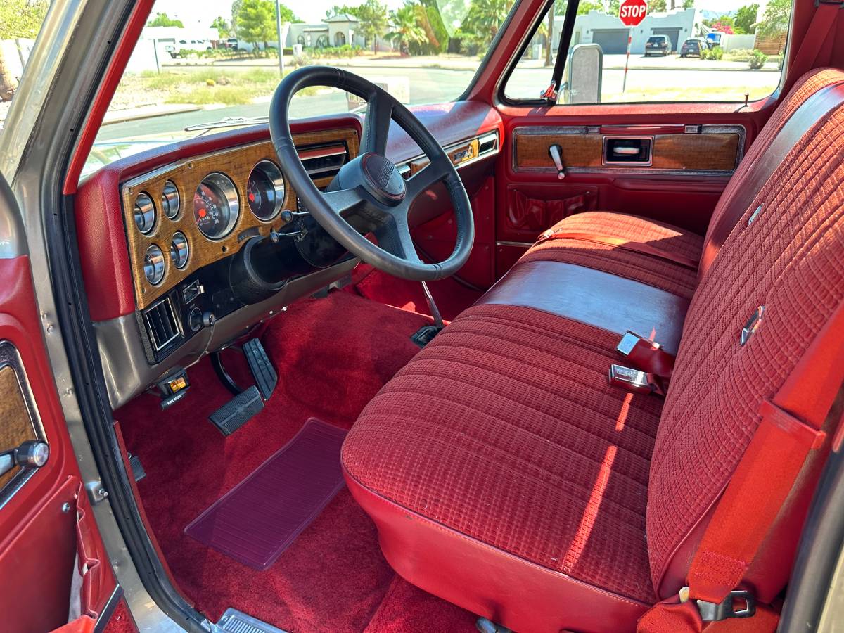 Gmc-sierra-k15-classic-1977-red-20