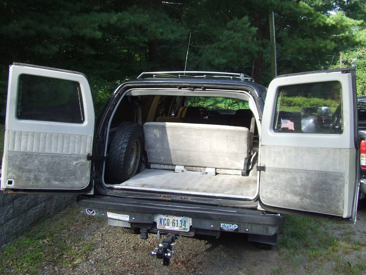 Gmc-sle-2500-barn-door-suburban-1991-black-11