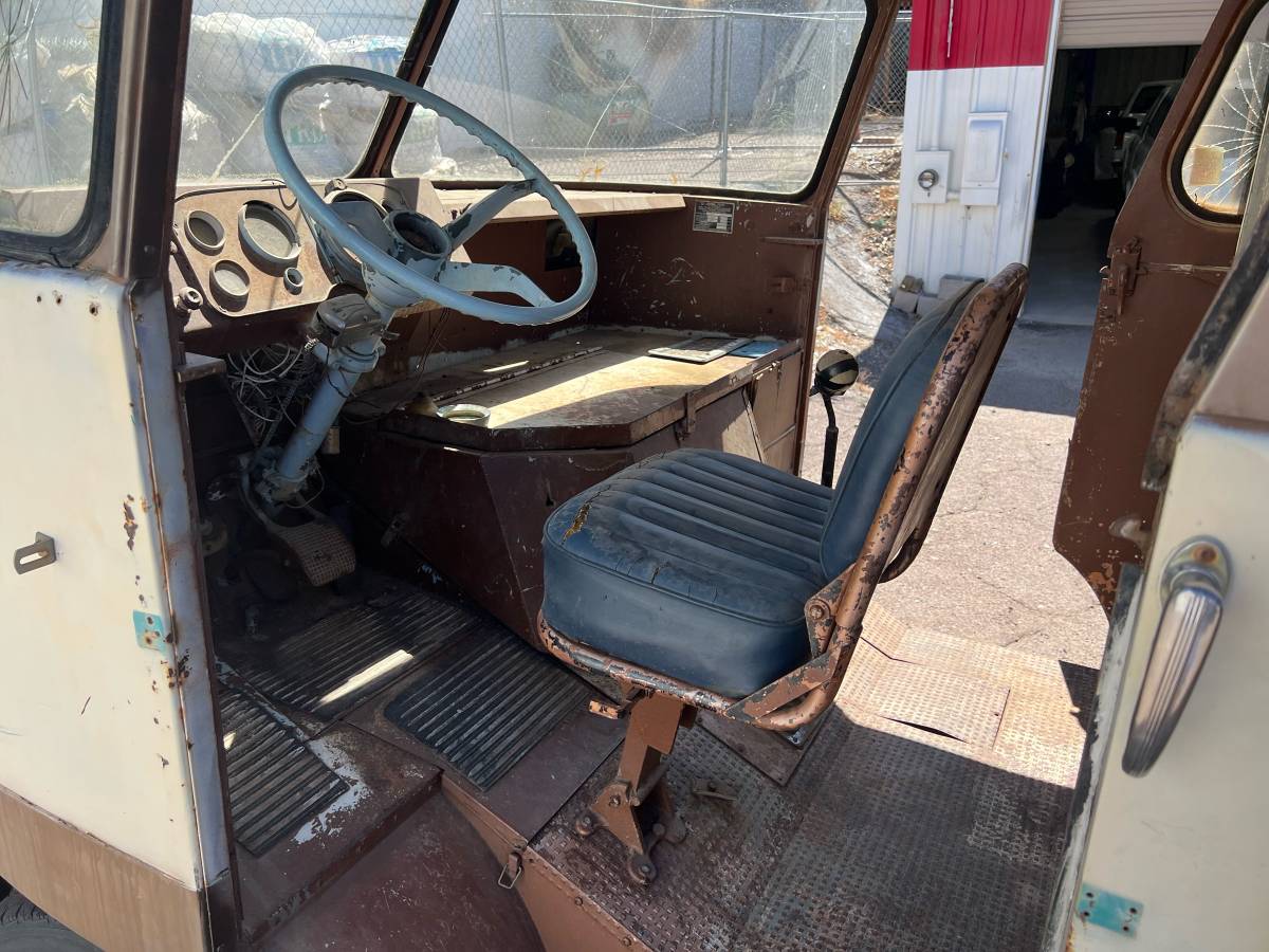 Gmc-stepvan-1963-brown-5