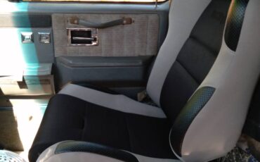Gmc-suburban-1500-1989-14