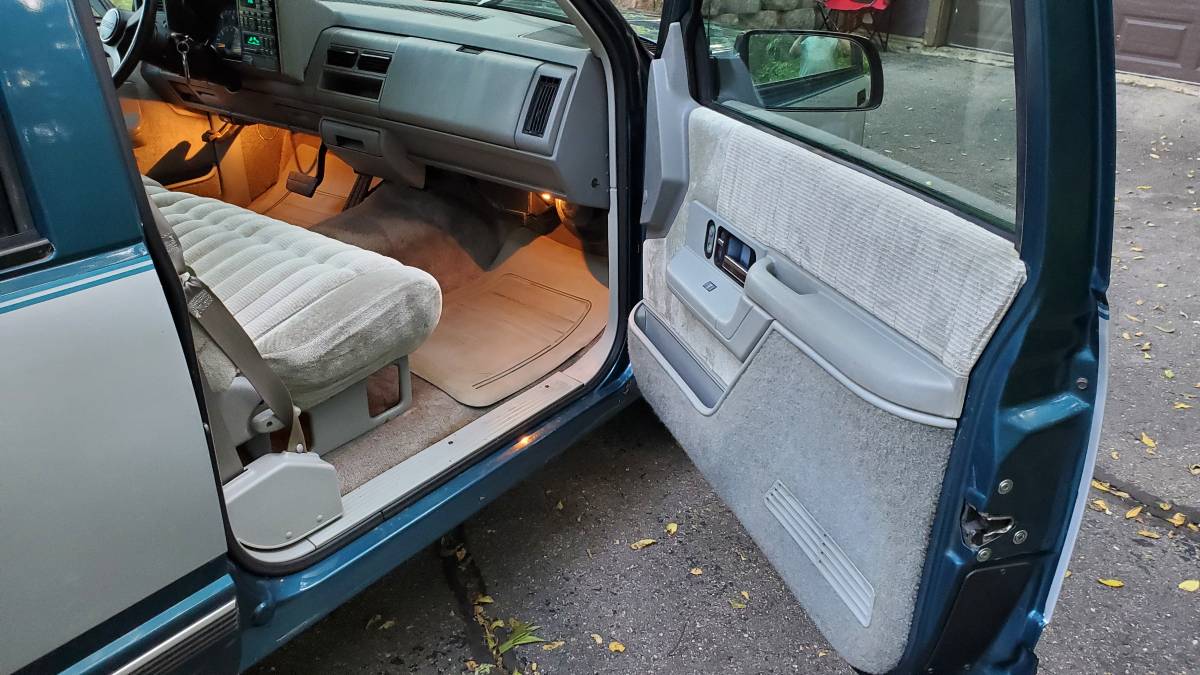 Gmc-suburban-1500-1993-blue-9
