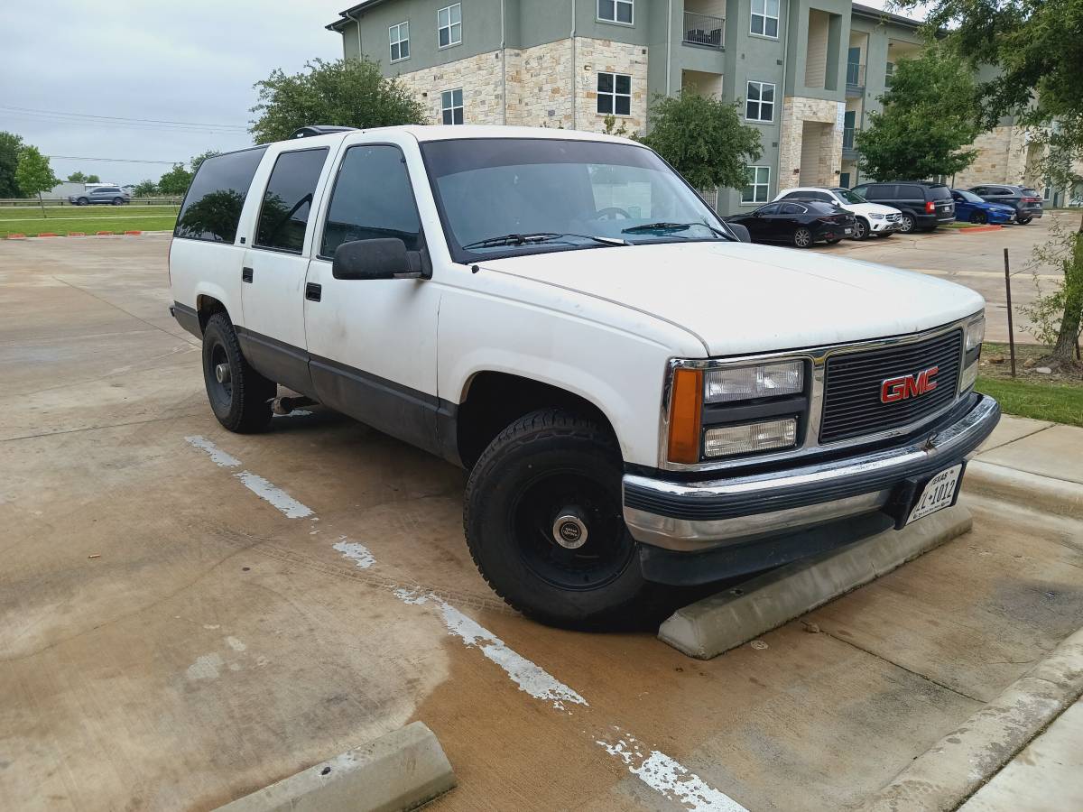 Gmc-suburban-2500-1992-white-3