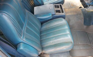 Gmc-suburban-diesel-1984-blue-1
