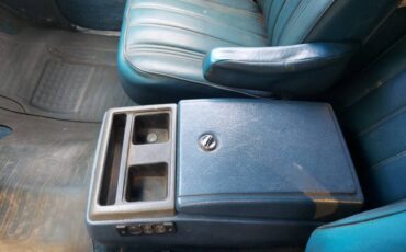 Gmc-suburban-diesel-1984-blue-11