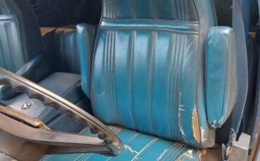 Gmc-suburban-diesel-1984-blue-12