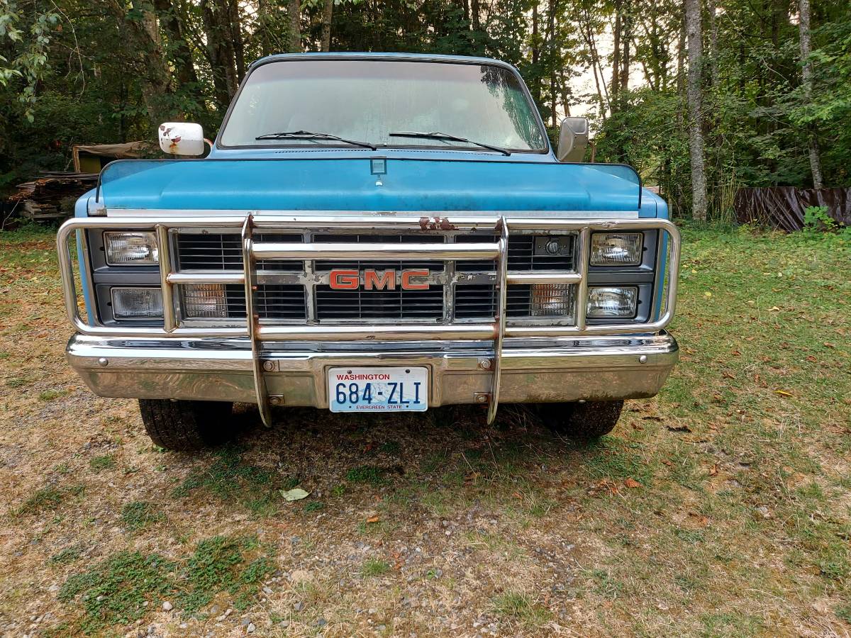 Gmc-suburban-diesel-1984-blue-13